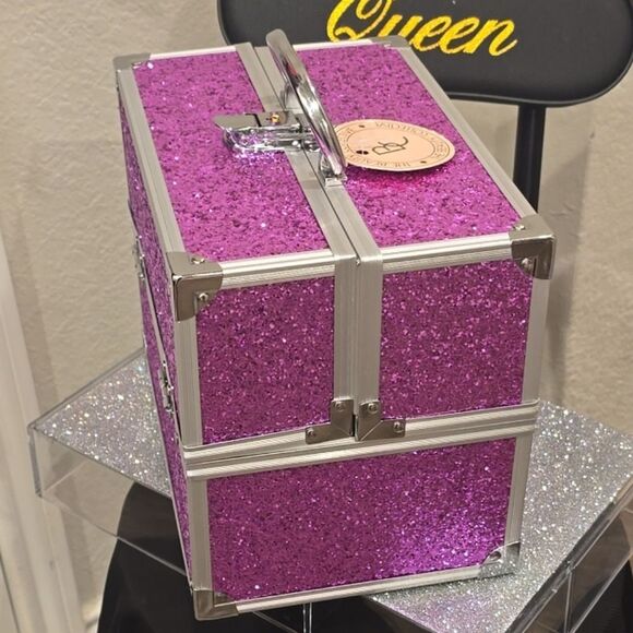 The Beauty Collecive Glitter Embellished Cosmetic Traincase - Picture 4 of 6
